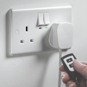 Knightsbridge White 13A 2G SP Switched Socket with RF Remote Control