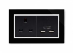 Retrotouch Crystal CT 13A 1G UK Socket & 2.1A Dual USB Black