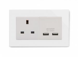 Retrotouch Crystal PG 13A 1G UK Socket & 2.1A Dual USB White
