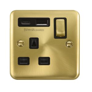 Click Deco Plus Ingot 13A 1 Gang Switched Safety Shutter Socket Outlet With Type A & C Usb (4A) Outlets Satin Brass Black Inserts