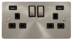 Click Define 13A Ingot 2 Gang Switched Socket With Twin 2.1A Usb Outlets (4.2A) (Twin Earth)