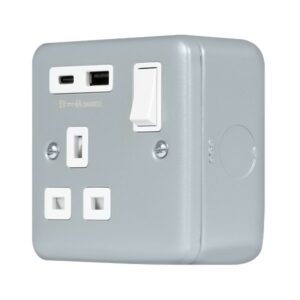 Click Metal Clad Pro 13A 1G Safety Shutter Switched Socket Outlet With Type A & C Usb (4A Shared) Outlets
