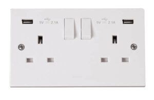 Click Polar 13A 2 Gang Switched Socket With Twin 2.1A Usb Outlets (4.2A) (Twin Earth)