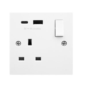 Click Polar Polar 13A 1 Gang Switched Safety Shutter Socket Outlet With Type A & C Usb (4A) Outlets