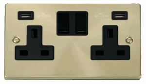 Click Deco 13A 2 Gang Switched Socket With Twin 2.1A Usb Outlets (4.2A) (Twin Earth)