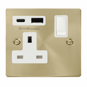 Click Deco Deco Non Ingot 13A 1 Gang Switched Safety Shutter Socket Outlet With Type A & C Usb (4A) Outlets Satin Brass White Inserts