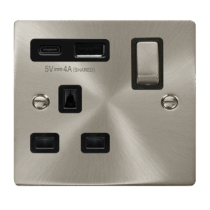 Click Deco Deco Ingot 13A 1 Gang Switched Safety Shutter Socket Outlet With Type A & C Usb (4A) Outlets Satin Chrome Black Inserts
