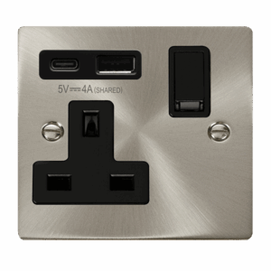 Click Deco Deco Non Ingot 13A 1 Gang Switched Safety Shutter Socket Outlet With Type A & C Usb (4A) Outlets Satin Chrome Black Inserts